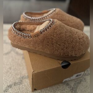 UGG Tasman Maxi Curly Genuine Shearling Slipper (Women) size 7